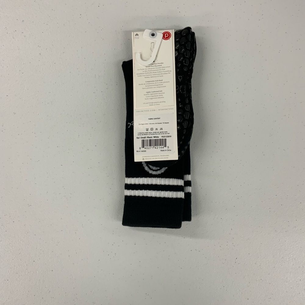 Pure Barre Grip Crew Socks Black/White Small and Medium - Picture 2 of 2